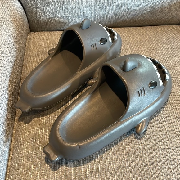 Clouds “Shark” slides - Picture 3 of 3